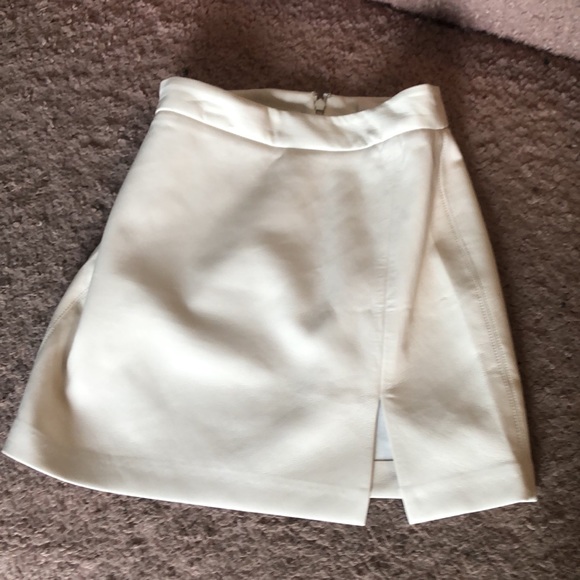 Wildfed Patio Mini Skirt, Size 00, Aritzia - Picture 4 of 4